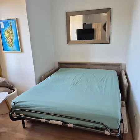 Center With Sea View LʼÎle-Rousse