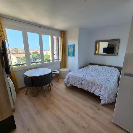 公寓 Center With Sea View *